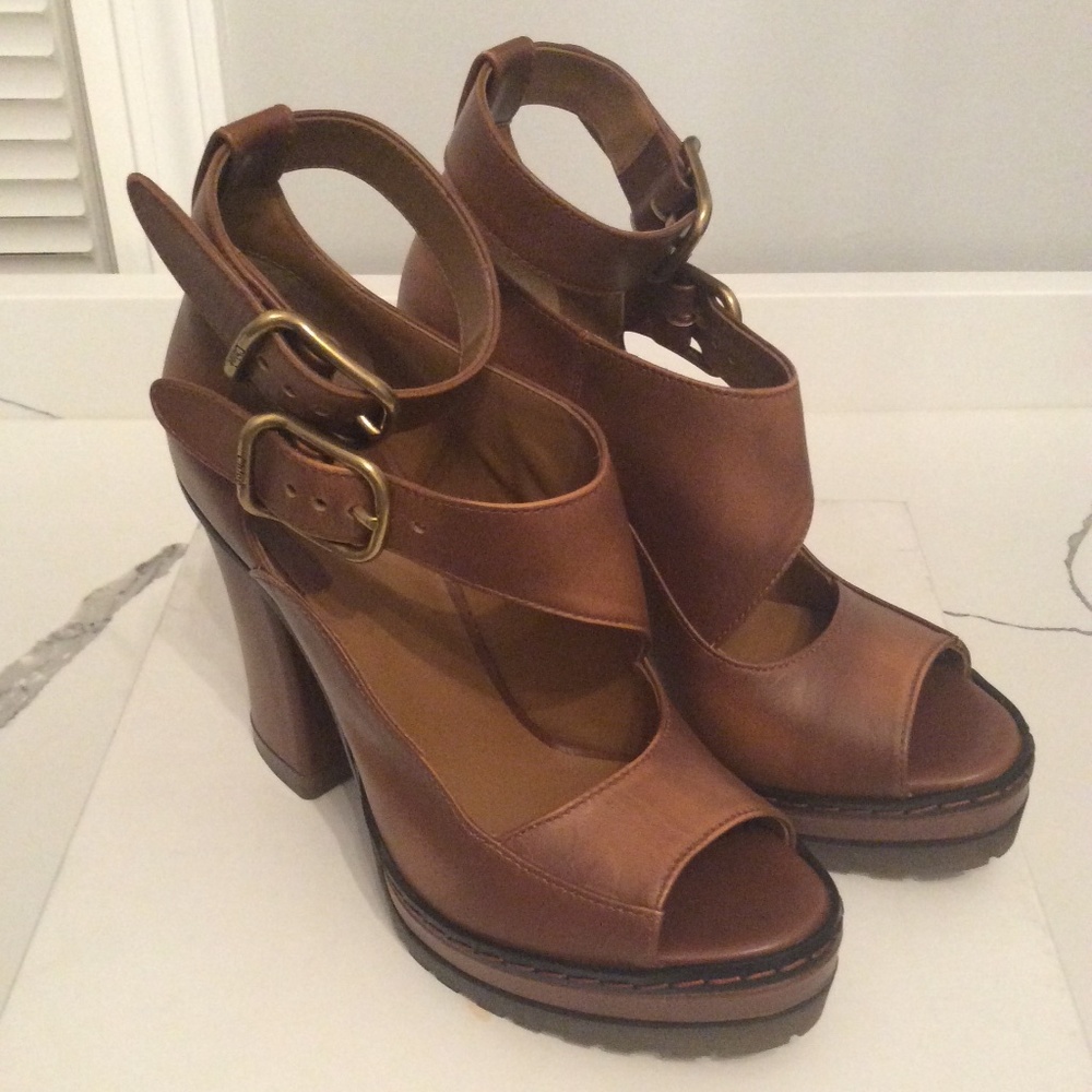 Authentic Chloe Daisy Lug sole leather platform sandal